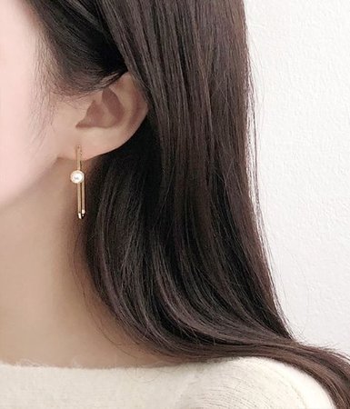 loop pearl earring