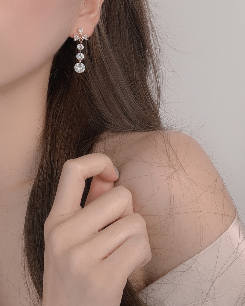 ribbon stone earring