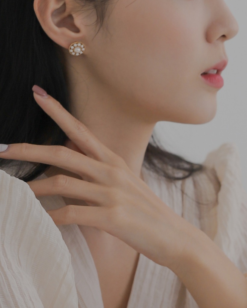 snow pearl earring